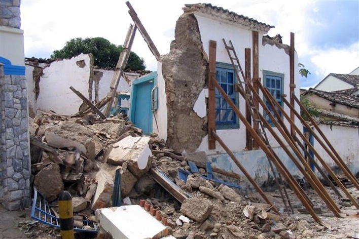 Mesma casa, no dia do desmoronamento<br />Foto Luís Magnani 