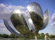 Floralis generica is a metal sculpture located on the United Nations square of Buenos Aires, offered to the city by the Argentine architect Eduardo Catalano<br />Beatrice Murch  [Wikipedia]
