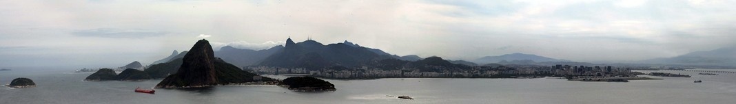 Fortaleza de Santa Cruz em Niterói, com Rio de Janeiro ao fundo. Foto Victor Hugo Mori