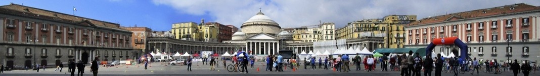 Piazza del Plebiscito, Nápoles. Foto Victor Hugo Mori