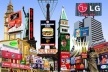 Figura 6. A Versão Contemporânea da Torre de Babel. Fotomontagem que ilustra o que poderá acontecer se o problema da poluição visual não for controlado. Os prédios e os símbolos das cidades passarao a ser meros suportes para os anúncios e os outdoors [montagem feita pela autora para a capa de sua tese de doutorado]