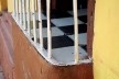 Da rua vê-se o piso do interior das casas em Trinidad, Cuba, 20 abril 2014<br />Foto Victor Sena 