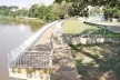 Rua do Porto, substituição de estruturas em avanço sobre a margem por superfícies alternadamente compostas por deques de madeira, britas e jardins<br />Foto dos colaboradores do projeto 