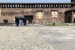 Rota acessível com piso nivelado no Castelo Sforzesco, Milão<br />Foto Larissa Scarano, 2018 