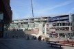 Almere Centrum: o gabarito dos edifícios é uniforme, com exceção daqueles que estão à beira do lago central. O espaço público é totalmente acessível por cadeirantes
<br> Data da foto: 27/08/2009 </br><br />Foto Taiana Car Vidotto 