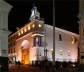 Edifício com iluminação noturna<br />Fotos Abilio Guerra e Silvana Romano Santos 