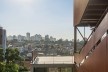 Estúdio Madalena, circulação vertical e pátio construído abaixo do nível da rua, São Paulo, 2015. Apiacás Arquitetos<br />Foto Leonardo Finotti 