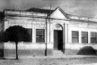 Paço Municipal (1877). Neste prédio, existe a preocupação com a leitura do volume claro e independente, bem como com a criação de dois eixos de simetria ortogonais em planta [Museu Histórico de Campina Grande]