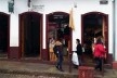 Rua e calçada inclinadas no centro histórico<br />Foto Abilio Guerra 