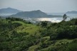 Entre Gamboa e Paulo Lopes. Ao fundo, vista da praia e vila da Guarda do Embaú<br />Foto José Tabacow 