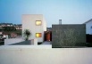 Casa Milhundos, 1996/2002. Vista do exterior, poente<br />Foto Luís Oliveira Santos 