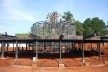 Fundação Darcy Ribeiro. Montagem da roda de gabarito sobre o escoramento. Instituto Brasileiro de Tecnologia do Habitat, Arquiteto João Filgueiras Lima, Lelé. Brasília DF, Brasil, 2010