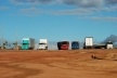 Caminhões de carga no posto Cometa, na BR 251, no percurso de Montes Claros para Santa Cruz de Salinas MG<br />Foto Fabio Lima 