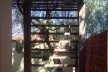 Varanda em casa no interior de São Paulo, com dispositivos de sombreamento<br />Foto AG 