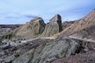 A erosão vai desnudando os solos e revelando suas camadas. Bosque Petrificado, Sarmiento, Estado de Chubut, Argentina<br />Foto Diana Souza 