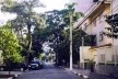 Predinhos em meio à arborização<br />Foto Abilio Guerra 