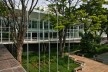 Centro de capacitação dos profissionais da educação Dra. Zilda Arns. Vista do bloco didático a partir do pátio interno, Carolina Penna Arquitetura e Urbanismo, 2008 – 2011. São Caetano do Sul, SP - Brasil<br />foto Nelson Kon 