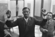 O líder congolês Patrice Lumumba durante mesa redonda em conferência, Bruxelas, janeiro de 1960<br />Foto Anefo 910-9738 De Congolese / Nationaal Archief, Den Haag, Rijksfotoarchief  [Fotocollectie Algemeen Nederlands Fotopersbureau (ANEFO), 1945-1989 / Wikimedia Commons]