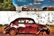 Carcaça de fusca vermelho, série fotográfica “Os fuscas ofuscam”<br />Foto Fernando Mascaro 