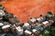 Campinho de futebol na favela de Paraisópolis, São Paulo, 2008<br />Foto Nelson Kon 