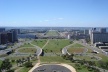 Vista do Eixo Monumental a partir da Torre de TV: a Plataforma Rodoviária em seu lugar definitivo, no cerne no Plano Piloto e a cidade consolidada ao seu redor<br />Foto Eduardo Pierrotti Rossetti, 2005 