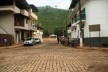 Ao fundo, a Praça Manoel Lino Mol após a passagem da lama<br />Foto Camilla Magalhães Carneiro 