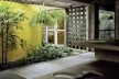 Residência Tomie Ohtake, São Paulo, 1966. Arquiteto Ruy Ohtake<br />Foto Nelson Kon  [GUERRA, Abilio; ROMANO, Silvana. <i>Ruy Ohtake, arquiteto</i>. São Paulo, Romano Guerra/In]
