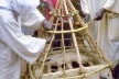 Figura 19 – Camerún. Construcción de modelos en mercado [http://whc.unesco.org]