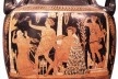 Cratera figurando Orestes abraçado ao ὀμφαλός no interior do Oráculo de Delphos, com Electra, Apolo e Ártemis, meados do séc. IV a.C. Terra cota, 90 cm (H)<br />Imagem divulgação  [Napoli, Museo Archeologico Nazionale]