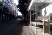 As bancadas da polícia na avenida Sete de Setembro, circuito Osmar, a cada 50 metros ocupam as calçadas desde uma semana antes da festa<br />Foto Volha Yermalayeva Franco 