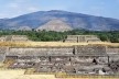 Teotihuacán, vestígios arqueológicos e pequena pirâmide do Templo de Quetzalcoatl (serpente emplumada), México<br />Foto Victor Hugo Mori 