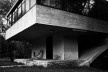 Casa ponte (Casa sobre o arroio), Mar del Plata, 1947. Arquiteto Amancio Williams<br />Foto divulgação  [Museo Casa sobre el Arroyo / Secretaría de Cultura]