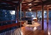 Casa na Praia de São Pedro, Guarujá, 1997. Arquitetura com madeira certificada, arquiteto Marcos Acayaba. <br />Foto Nelson Kon 