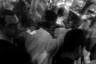 Passageiros em vagão de metrô, São Paulo<br />Foto Abilio Guerra 