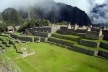 Arquiteturas de Machu Picchu e grande pátio central , área comum característica das formações urbanas incaicas mais sofisticadas<br />Foto Saide Kahtouni 