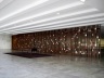 A Sala dos Tratados articula as duas alas em que se localizam os gabinetes do Ministro e do Secretário Geral. Destaca-se a treliça de Athos Bulcão e a mesa em que a Princesa Isabel assinou a Lei Áurea<br />Foto Eduardo Rossetti, 2008 