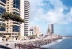  Aspecto da Praia de Iracema, bairro que renasceu, a partir da década de 1980, para novas apropriações, tendo sofrido desde então, profundas mudanças em seu perfil sócio-econômico e físico territorial. Foto de junho de 2000  [Arquivo pessoal]