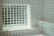 Patrick Raynaud, La Maison de Jean-Pierre Raynaud, Concreto e cerâmica, 1970, Saint-Cloud. [Fonte: HUCHET, S. Intenções Espaciais. P. 235.]