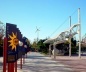 Pérgola fotovoltaica e aerogerador na Praça da Ciência, Murcia, Espanha [ARGEM – Agencia de Gestión de Energía de la Región de Murcia]