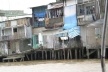 Casas em palafitas no Delta do Mekong<br />Foto Lucia Maria Borges de Oliveira 