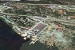 Järla Sjö. Orla do lago, à esquerda o edifício principal da indústria antiga, à direita as áreas de moradias onde foram preservados pequenos edifícios [Google Earth, 23/09/2007]