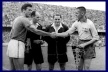 Zagallo, caído, depois de marcar o quarto gol do Brasil, com Pelé e Vavá comemorando/ Time brasileiro dá a volta olímpica<br />Encarte da CBF  [Acervo Naydina Aranha de Freitas]
