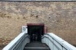 Ponte com rampa, piso antiderrapante e corrimão em duas alturas no acesso à Bienal de Veneza<br />Foto Larissa Scarano, 2018 