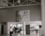 Salão frontal, sala de vendas e exposição. O forro, quando utilizado para esconder a estrutura do telhado, funcionará como barreira para a saída do ar quente que sobe, formando-se uma estufa