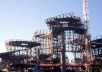 Estrutura de aço em construção: módulos triangulares