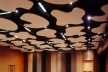 Espaço de eventos: o forro em forma de nuvens<br />Foto Nelson Kon 