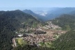 Vista aérea de Paranapiacaba, com campo de futebol na parte baixa, à esquerda<br />Foto Victor Hugo Mori 