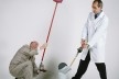 Guto Lacaz (com Javier Judas), “Máquinas V”, Teatro Aliança Francesa, 2008<br />Foto Romulo Fialdini 