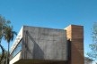 Casa en el aire. Imagen frontal diurna. Sergio Fanego, Larissa Rojas, Miguel Duarte. Luque, Paraguay. 2008-2010.