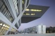 Library and Learning Centre, University of Economics & Business Vienna, southwest façade. Zaha Hadid Architects<br />Foto Roland Halbe  [Foto divulgação]